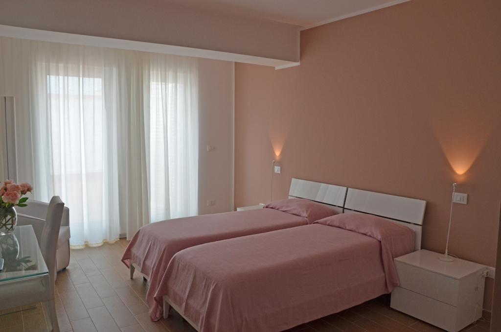 Hotel Residence Thalassa Reggio Calabria Habitación foto