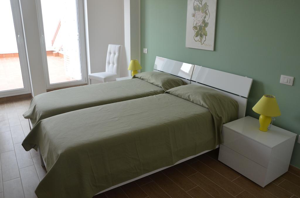 Hotel Residence Thalassa Reggio Calabria Habitación foto